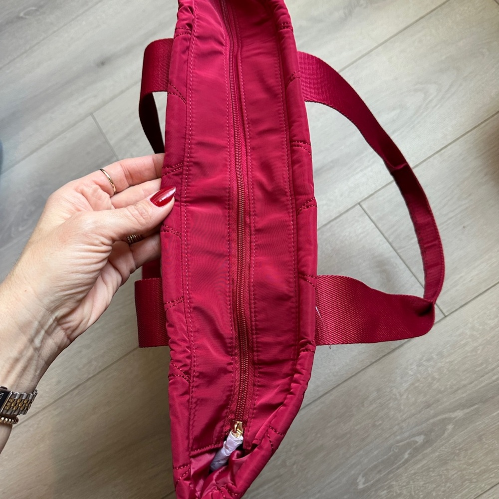 Victoria's Secret Red Tote Bag with Quilted Heart design NEW with tags 🏷️ - Picture 5 of 7